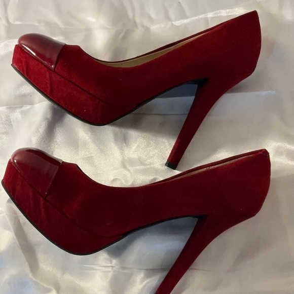 GUESS EUC Red Suede Platform Shoes With Red Patent Leather Toe Cap Size 7 1/2 - Picture 6 of 13